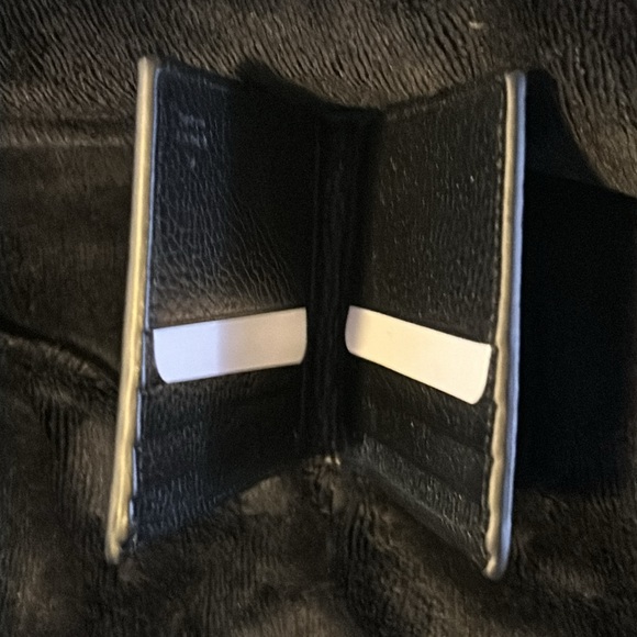 Brand new Gucci wallet in store still🎈🎈 - Picture 5 of 8